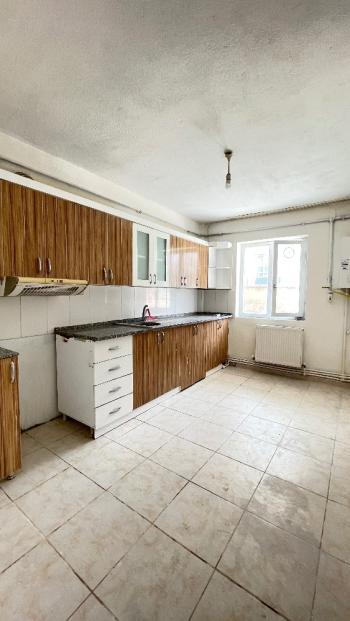 Güvenay - Çorum Kapaklı Ebubekir Camii Karşısı Satılık 2+1 Daire 