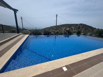Girne Ilgaz'da Muhteşem Deniz – Dağ Manzaralı Ultra Lüks Özel Kalem Villa !