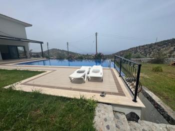 Girne Ilgaz'da Muhteşem Deniz – Dağ Manzaralı Ultra Lüks Özel Kalem Villa !