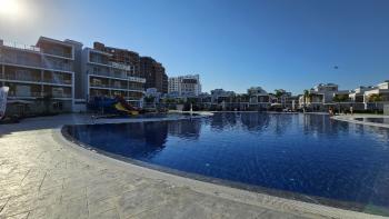 KKTC, Iskelede Muhteşem Yaşam Tarzı bir Site Içeresinde Taşınmaya Hazır Satılık 1+0 Daire