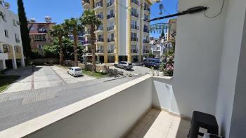 Girne Merkezde Havuzlu bir Site Full Eşyalı Kiralık 3+1