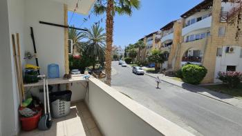 Girne Merkezde Havuzlu bir Site Full Eşyalı Kiralık 3+1