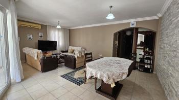 Girne Merkezde Havuzlu bir Site Full Eşyalı Kiralık 3+1