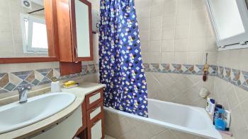 Girne Merkezde Havuzlu bir Site Full Eşyalı Kiralık 3+1