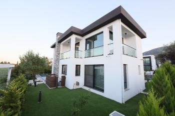Kıbrıs Girne Ozanköy Bölgesinde Yer Alan Türk Tapulu Satılık Lüx 4+1 Villa 