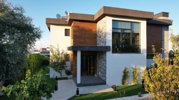 Kıbrıs Girne Ozanköy Bölgesinde Yer Alan Türk Tapulu Satılık Lüx 4+1 Villa 