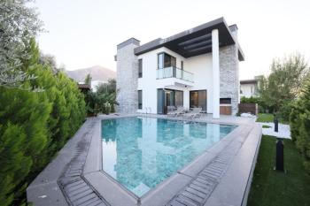Kıbrıs Girne Ozanköy Bölgesinde Yer Alan Türk Tapulu Satılık Lüx 4+1 Villa 
