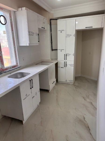 Güzeltepe'de Metroya Yakın, Sıfır 2+1 Daire – Asansörlü, Balkonlu, Kapalı Mutfaklı