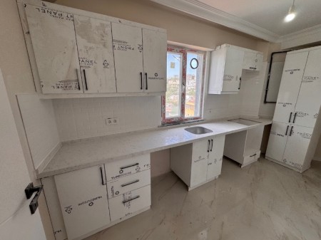 Güzeltepe'de Metroya Yakın, Sıfır 2+1 Daire – Asansörlü, Balkonlu, Kapalı Mutfaklı