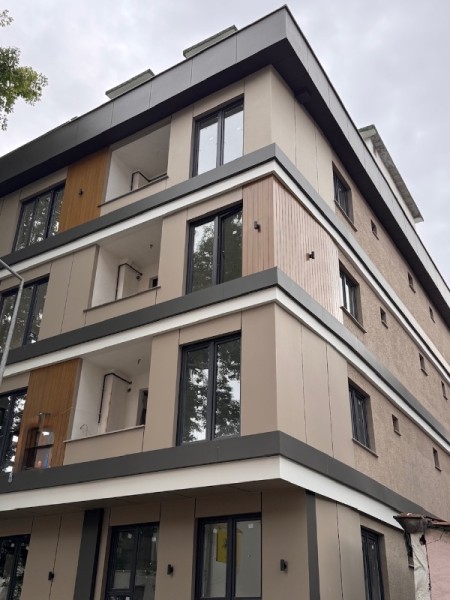 Alibeyköy Çarşı İçinde Sıfır 2+1 Daire – Balkonlu, Kapalı Mutfaklı, Asansörlü