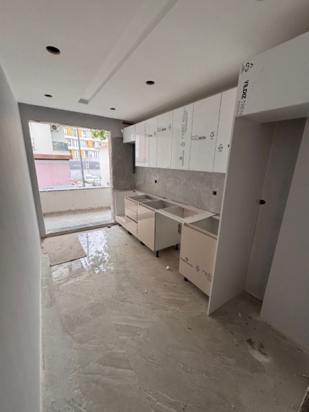 Alibeyköy Çarşı İçinde Sıfır 2+1 Daire – Balkonlu, Kapalı Mutfaklı, Asansörlü