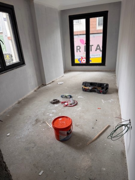 Alibeyköy Çarşı İçinde Sıfır 2+1 Daire – Balkonlu, Kapalı Mutfaklı, Asansörlü