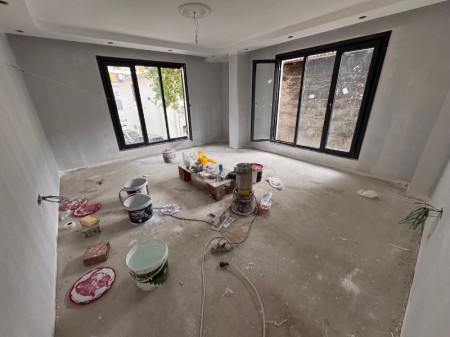 Alibeyköy Çarşı İçinde Sıfır 2+1 Daire – Balkonlu, Kapalı Mutfaklı, Asansörlü