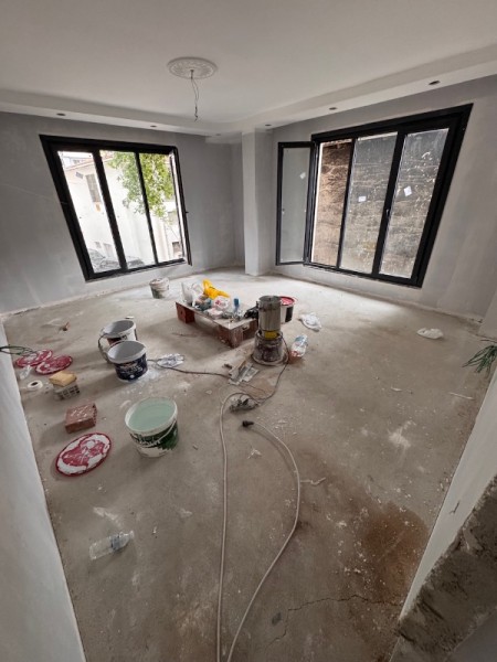 Alibeyköy Çarşı İçinde Sıfır 2+1 Daire – Balkonlu, Kapalı Mutfaklı, Asansörlü