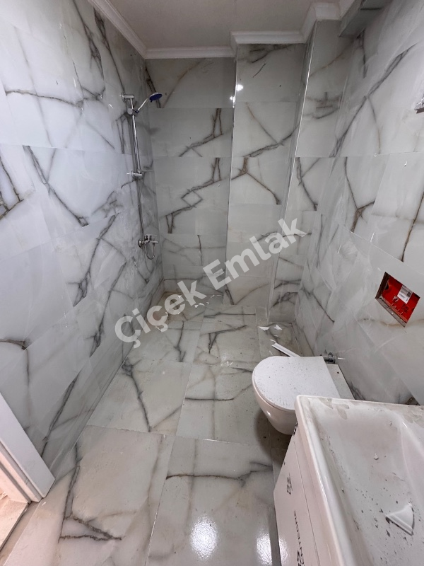 Güzeltepe'de Metroya Yakın, Sıfır 2+1 Daire – Asansörlü, Balkonlu, Kapalı Mutfaklı