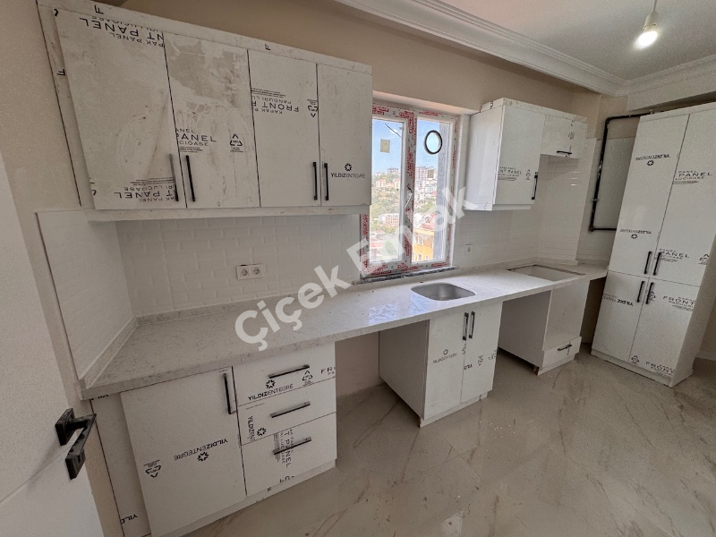 Güzeltepe'de Metroya Yakın, Sıfır 2+1 Daire – Asansörlü, Balkonlu, Kapalı Mutfaklı