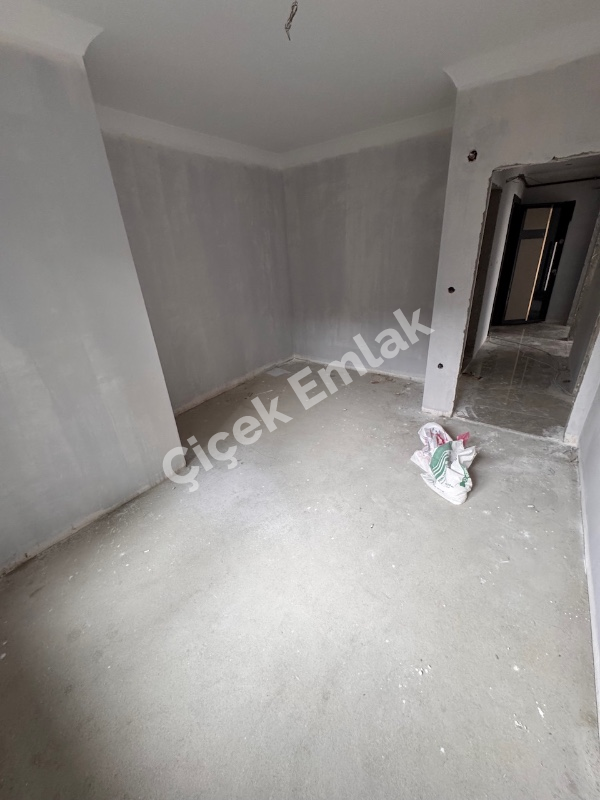 Alibeyköy Çarşı İçinde Sıfır 2+1 Daire – Balkonlu, Kapalı Mutfaklı, Asansörlü