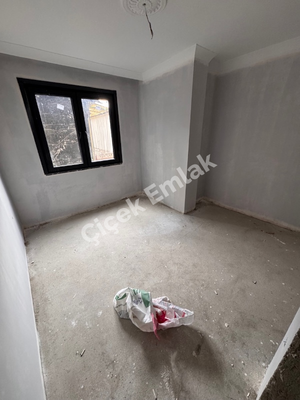 Alibeyköy Çarşı İçinde Sıfır 2+1 Daire – Balkonlu, Kapalı Mutfaklı, Asansörlü