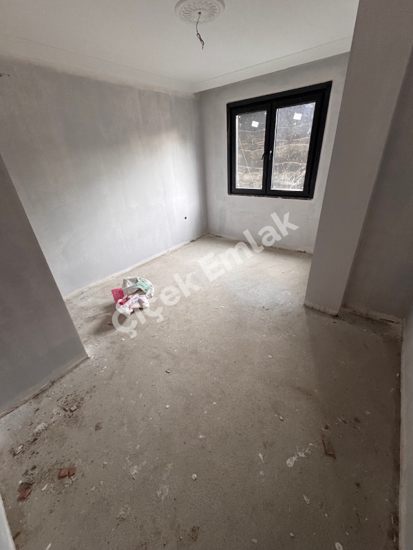 Alibeyköy Çarşı İçinde Sıfır 2+1 Daire – Balkonlu, Kapalı Mutfaklı, Asansörlü