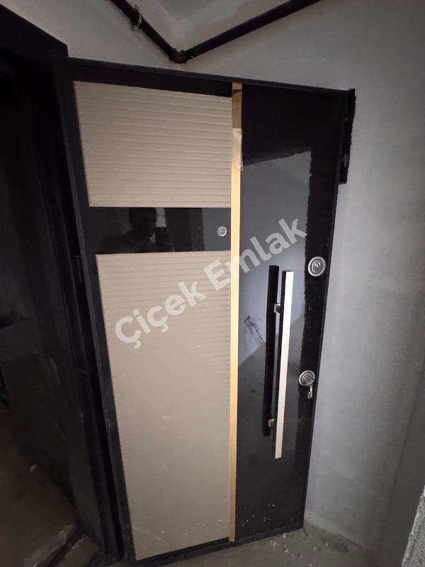 Alibeyköy Çarşı İçinde Sıfır 2+1 Daire – Balkonlu, Kapalı Mutfaklı, Asansörlü