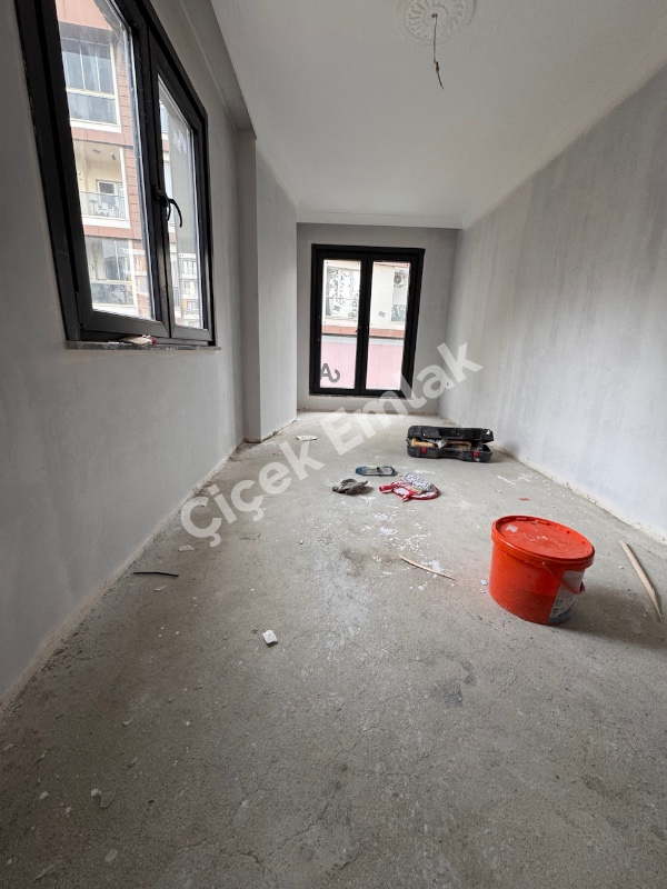 Alibeyköy Çarşı İçinde Sıfır 2+1 Daire – Balkonlu, Kapalı Mutfaklı, Asansörlü