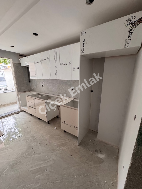 Alibeyköy Çarşı İçinde Sıfır 2+1 Daire – Balkonlu, Kapalı Mutfaklı, Asansörlü