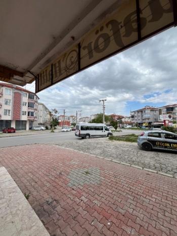 AFYON ÜÇOK EMLAKTAN ESENTEPE KÖŞE CADDE ÜZERİ KİRALIK DÜKKAN