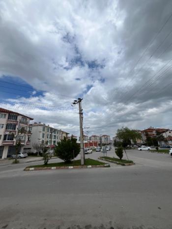 AFYON ÜÇOK EMLAKTAN ESENTEPE KÖŞE CADDE ÜZERİ KİRALIK DÜKKAN