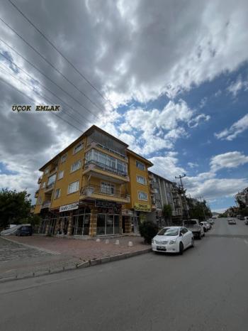 AFYON ÜÇOK EMLAKTAN ESENTEPE KÖŞE CADDE ÜZERİ KİRALIK DÜKKAN