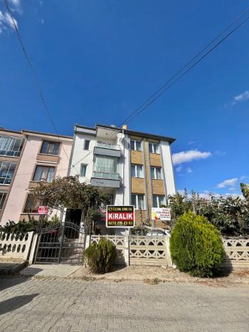 AFYON ÜÇOK EMLAKTAN ALİ İHSAN PAŞA MAHALLESİNDE 3+1 EŞYALI BAHÇE KATI DAİRE 