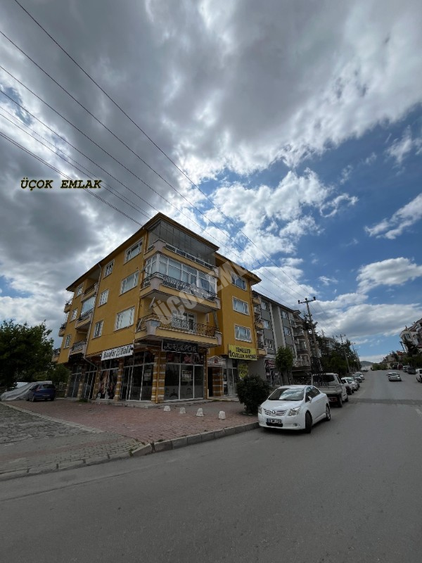AFYON ÜÇOK EMLAKTAN ESENTEPE KÖŞE CADDE ÜZERİ KİRALIK DÜKKAN