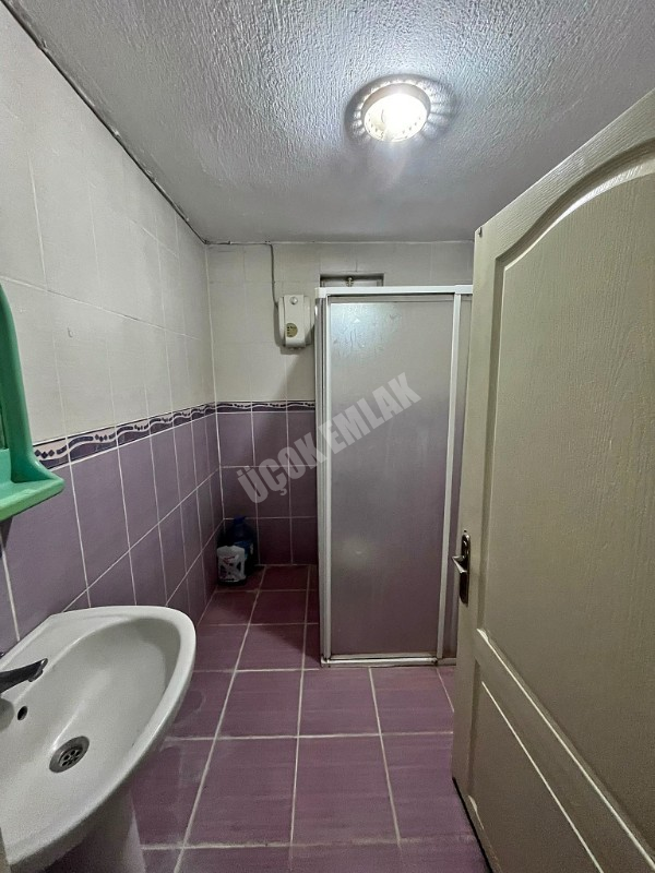 AFYON ÜÇOK EMLAKTAN ALİ İHSAN PAŞA MAHALLESİNDE 3+1 EŞYALI BAHÇE KATI DAİRE 