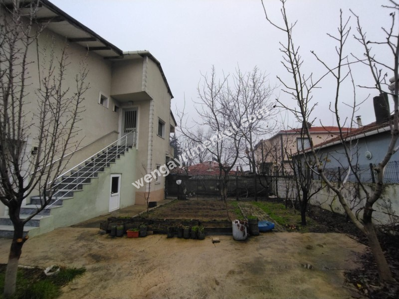 SATILIK BAHÇE İÇİNDE İKİ KATLI MÜSTAKİL EV