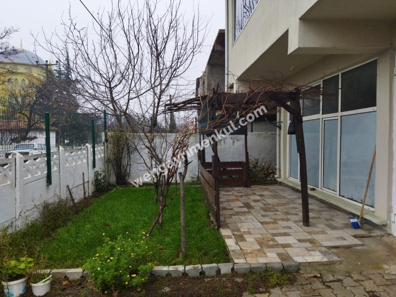 SATILIK BAHÇE İÇİNDE İKİ KATLI MÜSTAKİL EV