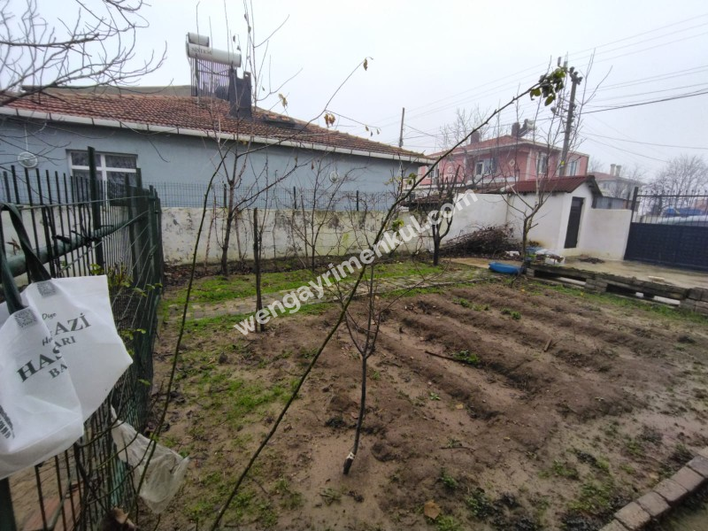 SATILIK BAHÇE İÇİNDE İKİ KATLI MÜSTAKİL EV