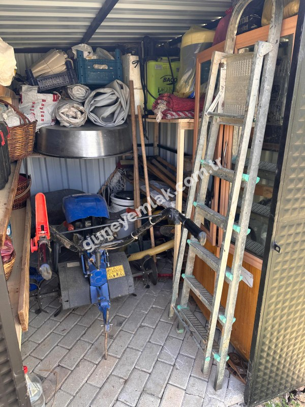 SATILIK PINAR BAŞINDA DEREYE SIFIR BAHÇE