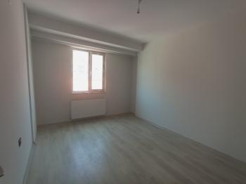 GÜVENAY – ÇORUM MERKEZ KALE MAHALLESİ MUTLU CADDESİ – 3+1 SATILIK ARA KAT DAİRE