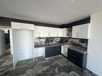 LEFKOŞA DUMLUPINAR BÖLGESİNDE ŞEHRİN GÖBEĞİNDE DAĞ VE ŞEHİR MANZARALI 2+1 PENTHOUSE
