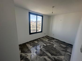 LEFKOŞA DUMLUPINAR BÖLGESİNDE ŞEHRİN GÖBEĞİNDE DAĞ VE ŞEHİR MANZARALI 2+1 PENTHOUSE