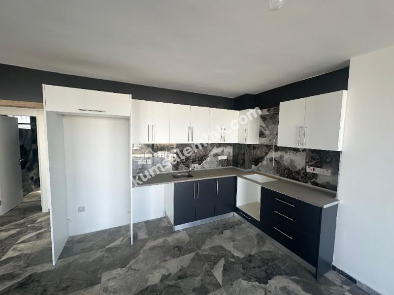 LEFKOŞA DUMLUPINAR BÖLGESİNDE ŞEHRİN GÖBEĞİNDE DAĞ VE ŞEHİR MANZARALI 2+1 PENTHOUSE