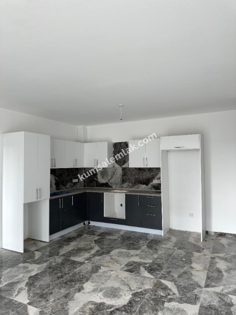 LEFKOŞA DUMLUPINAR BÖLGESİNDE ŞEHRİN GÖBEĞİNDE DAĞ VE ŞEHİR MANZARALI 2+1 PENTHOUSE