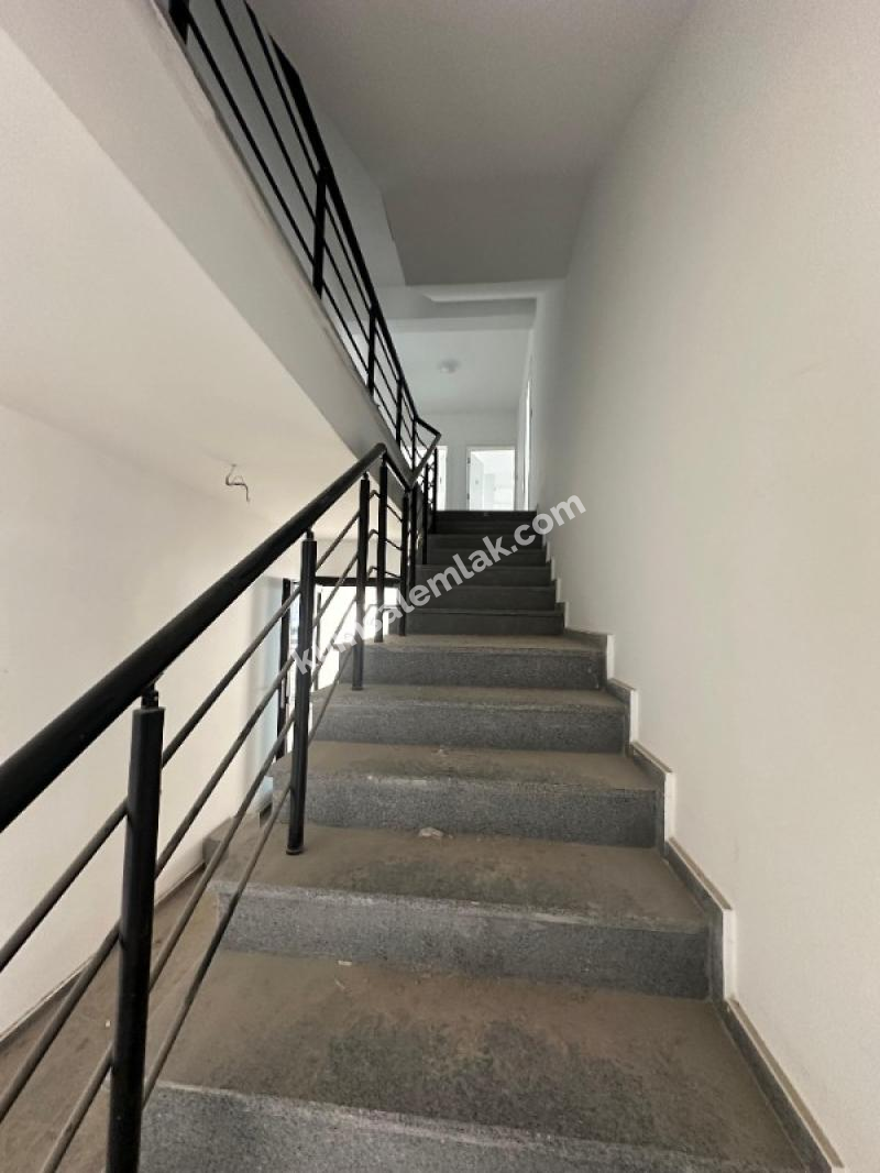 LEFKOŞA DUMLUPINAR BÖLGESİNDE ŞEHRİN GÖBEĞİNDE DAĞ VE ŞEHİR MANZARALI 2+1 PENTHOUSE