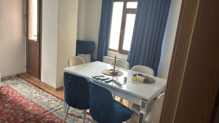 Yeşilpınar Çay Sokak’ta Eşyalı 2+1 Kiralık Daire | 1. Kat, Kombili