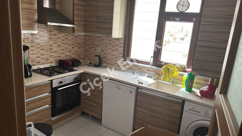 Yeşilpınar Çay Sokak’ta Eşyalı 2+1 Kiralık Daire | 1. Kat, Kombili