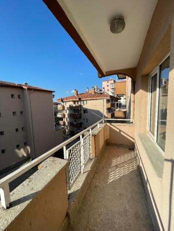 AFYON ÜÇOK EMLAKTAN İSTİKLAL MAH KİRALIK 3+1 TEMİZ DAİRE