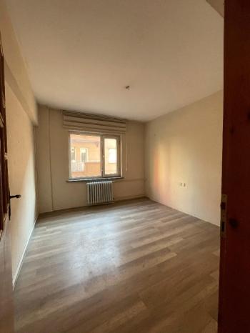AFYON ÜÇOK EMLAKTAN İSTİKLAL MAH KİRALIK 3+1 TEMİZ DAİRE