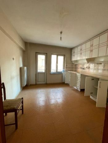 AFYON ÜÇOK EMLAKTAN İSTİKLAL MAH KİRALIK 3+1 TEMİZ DAİRE