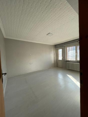 AFYON ÜÇOK EMLAKTAN İSTİKLAL MAH KİRALIK 3+1 TEMİZ DAİRE