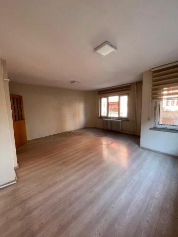 AFYON ÜÇOK EMLAKTAN İSTİKLAL MAH KİRALIK 3+1 TEMİZ DAİRE