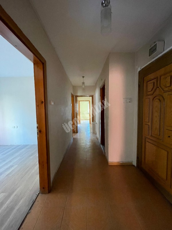 AFYON ÜÇOK EMLAKTAN İSTİKLAL MAH KİRALIK 3+1 TEMİZ DAİRE
